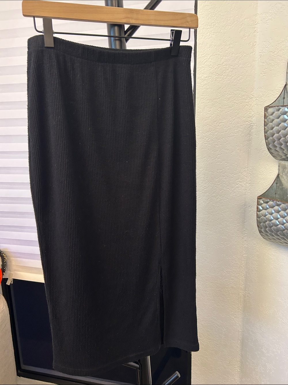 Sleek Black Ribbed Midi Skirt with Side Slit